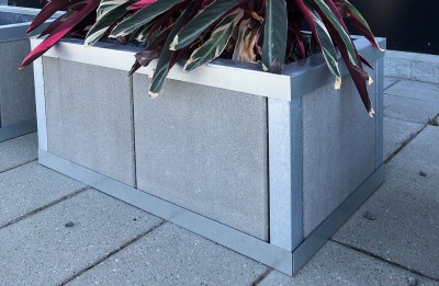 Plantekasse med haveflise 1x2 Plantekasse med betonfliser 1x2